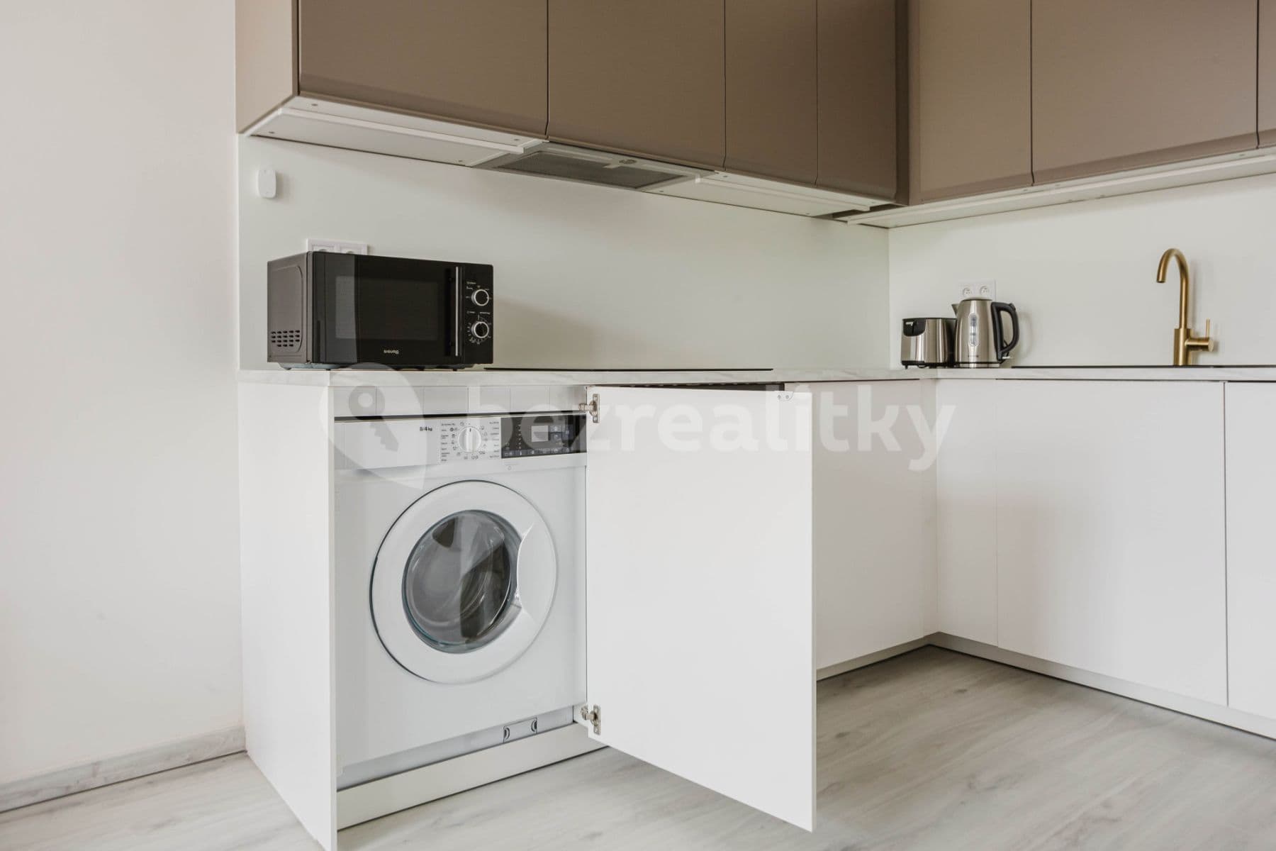 Pronájem bytu  35 m², Rostovská, Praha, Praha