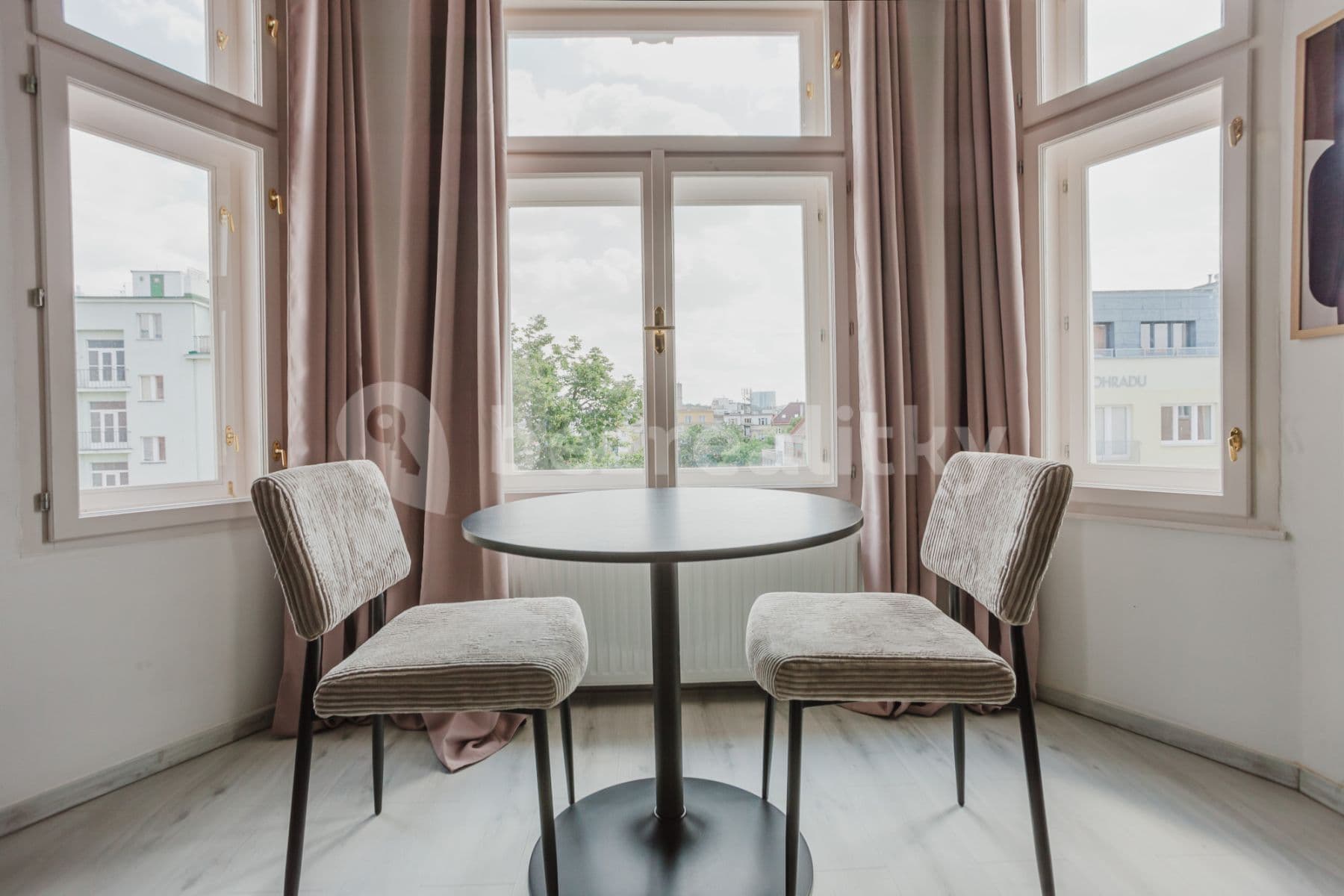 Pronájem bytu  35 m², Rostovská, Praha, Praha