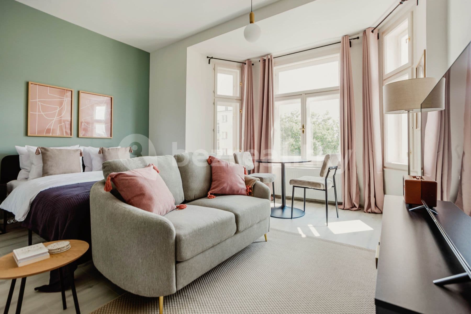 Pronájem bytu  35 m², Rostovská, Praha, Praha