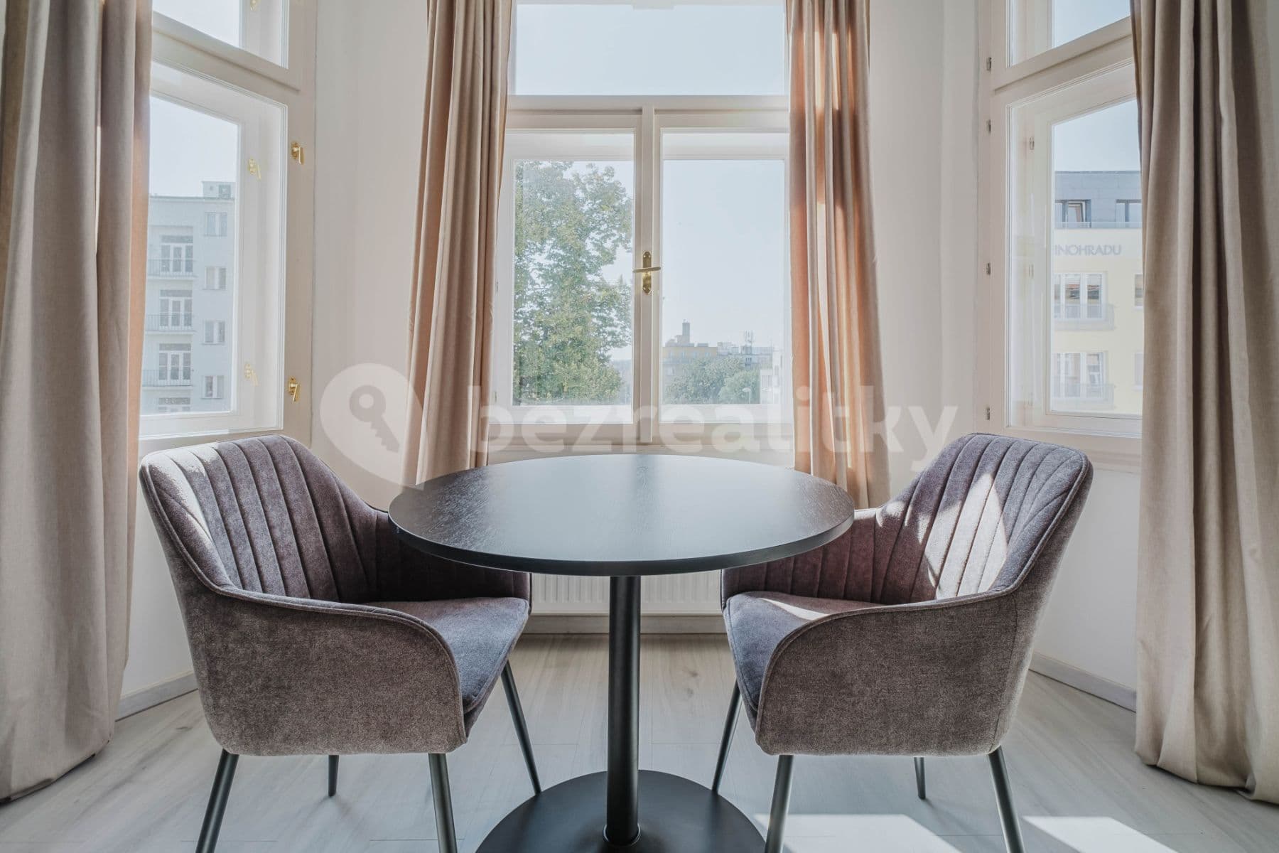 Pronájem bytu  35 m², Rostovská, Praha, Praha