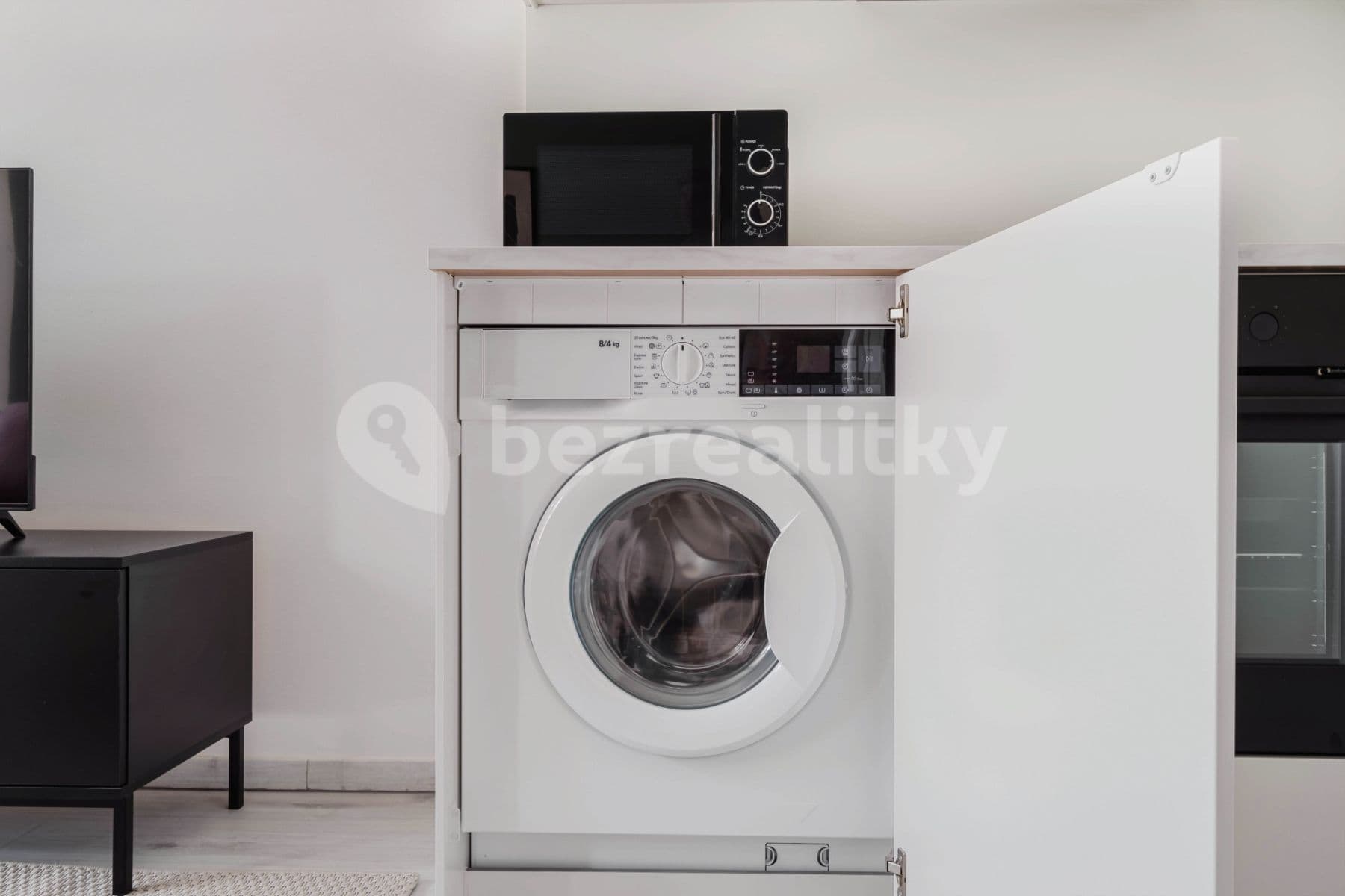Pronájem bytu  35 m², Rostovská, Praha, Praha