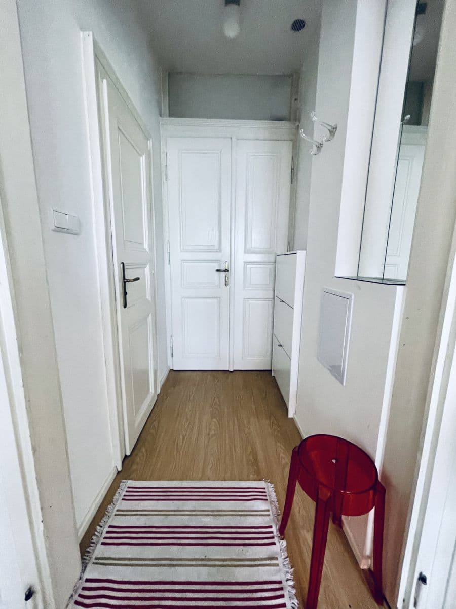 Pronájem bytu  50 m², Šaldova, Praha, Praha