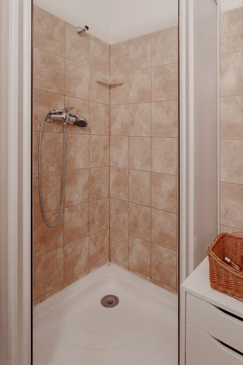 Pronájem bytu  28 m², Kozácká, Praha, Praha