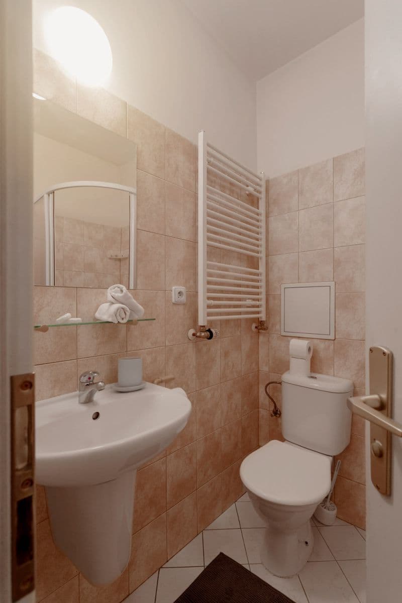 Pronájem bytu  28 m², Kozácká, Praha, Praha