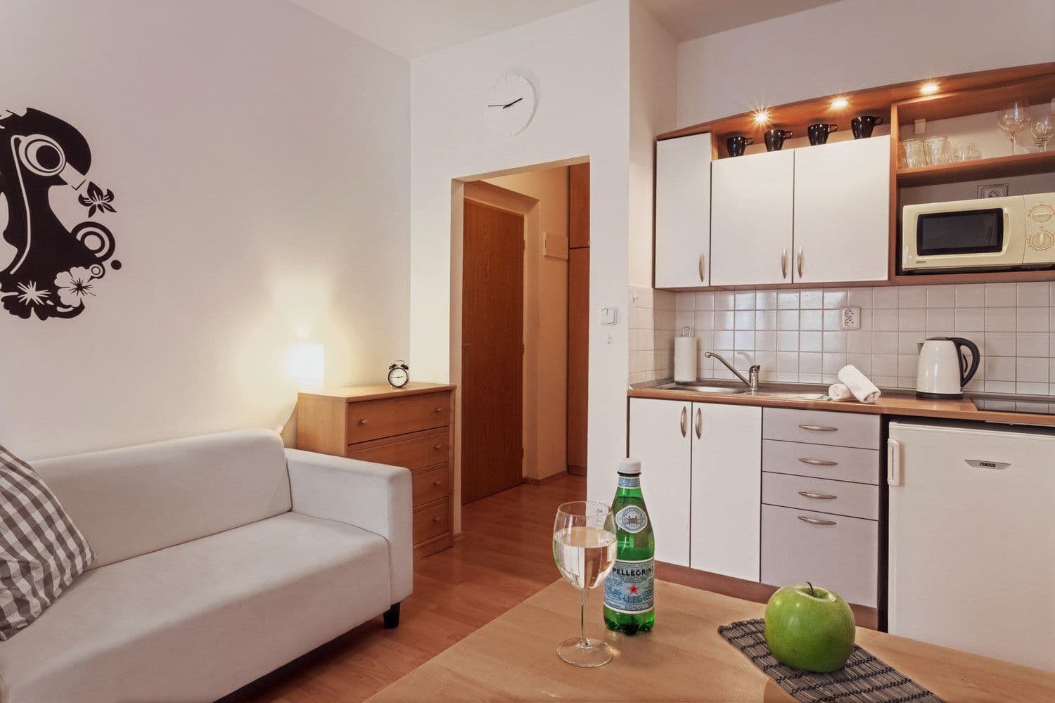 Pronájem bytu  28 m², Kozácká, Praha, Praha