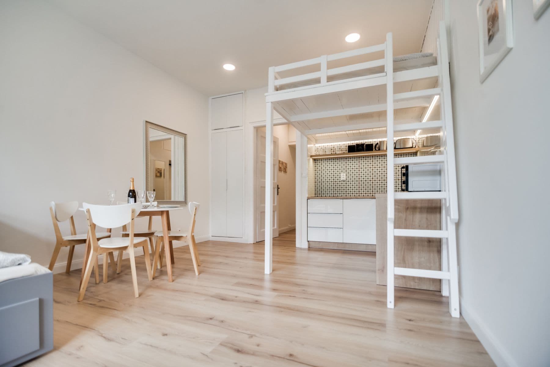 Pronájem bytu  33 m², Újezd, Praha, Praha