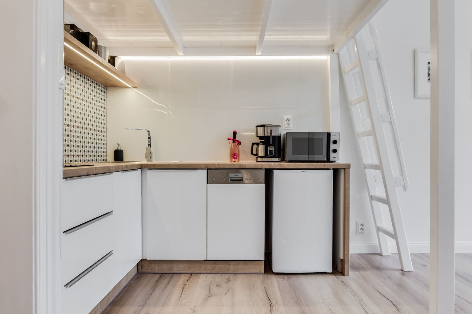 Pronájem bytu  33 m², Újezd, Praha, Praha
