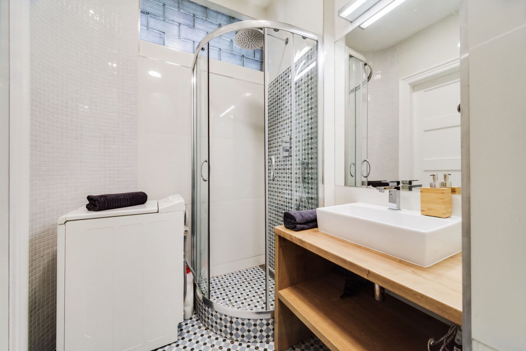 Pronájem bytu  33 m², Újezd, Praha, Praha