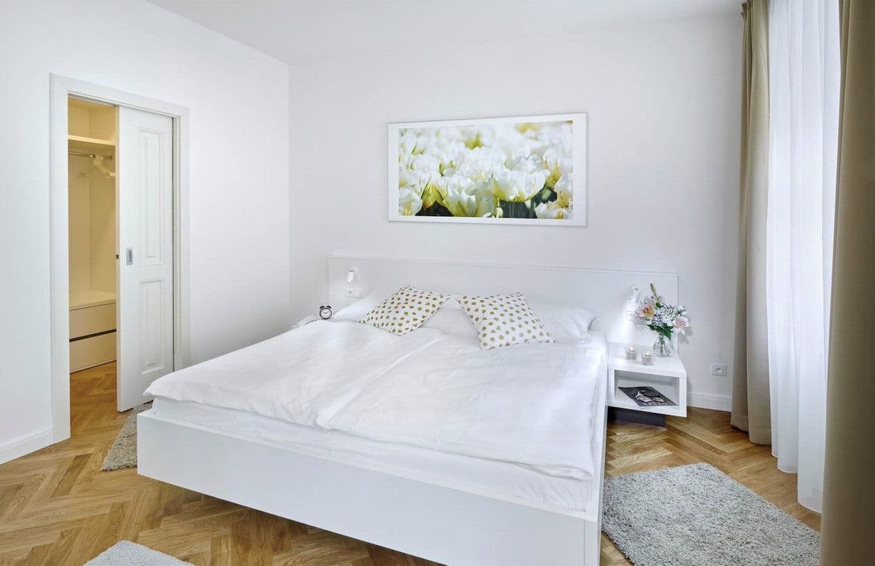 Pronájem bytu  72 m², Újezd, Praha, Praha