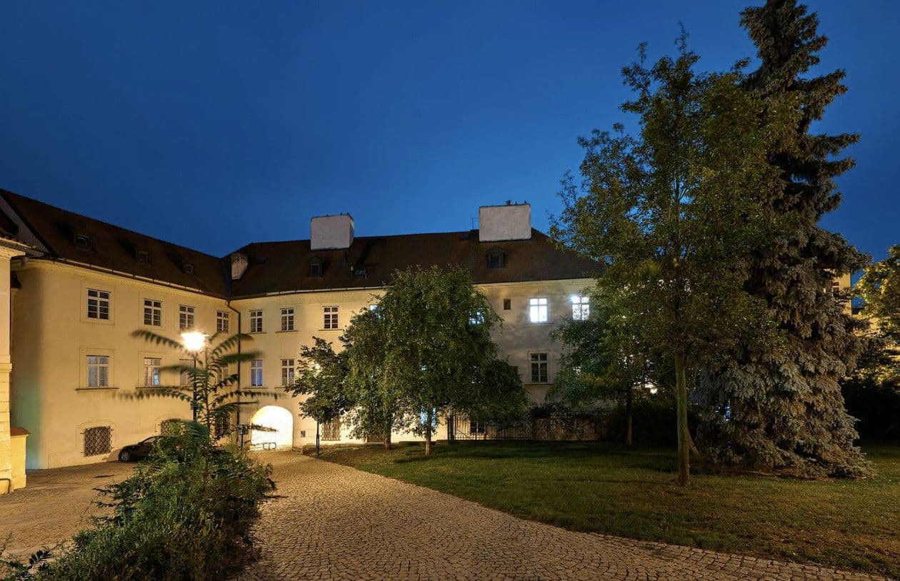 Pronájem bytu  72 m², Újezd, Praha, Praha
