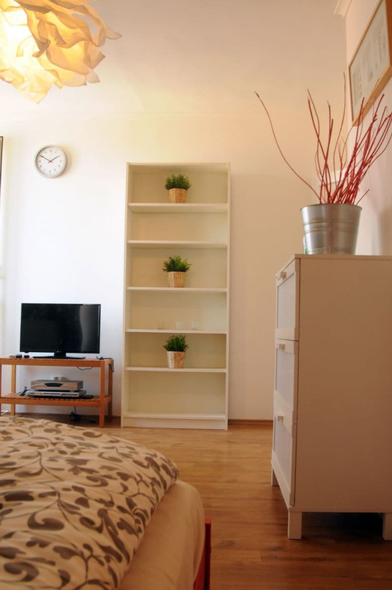 Pronájem bytu  36 m², Banskobystrická, Praha, Praha