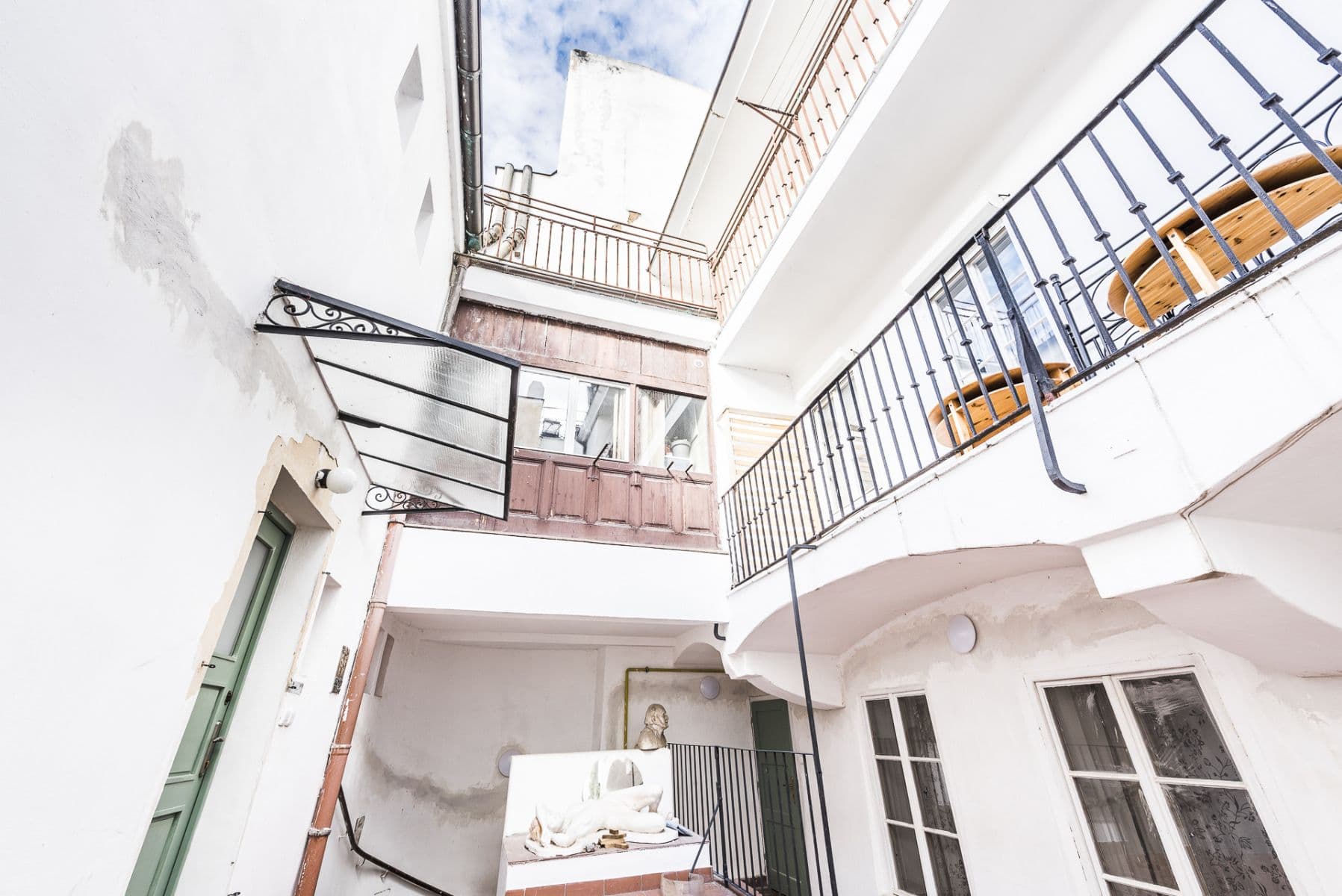 Pronájem bytu  56 m², U Lužického semináře, Praha, Praha