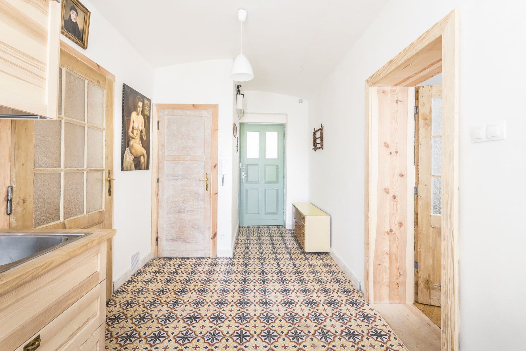 Pronájem bytu  56 m², U Lužického semináře, Praha, Praha