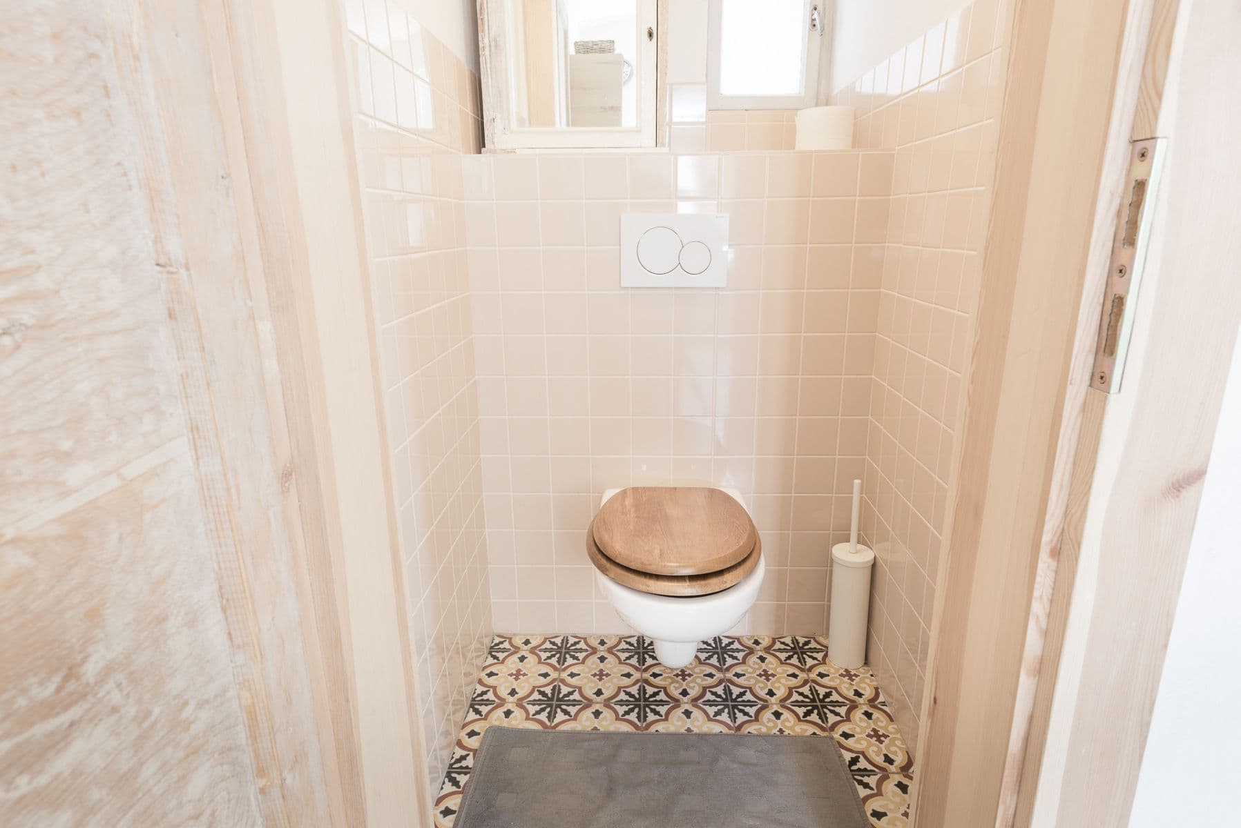 Pronájem bytu  56 m², U Lužického semináře, Praha, Praha