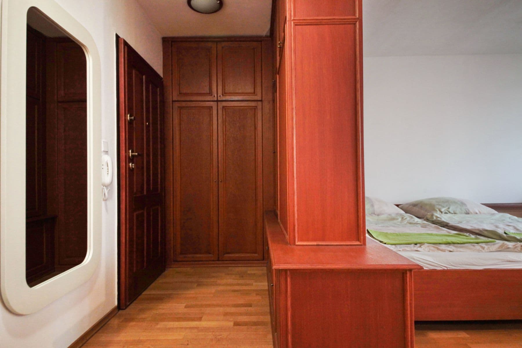 Pronájem bytu  30 m², Kotorská, Praha, Praha