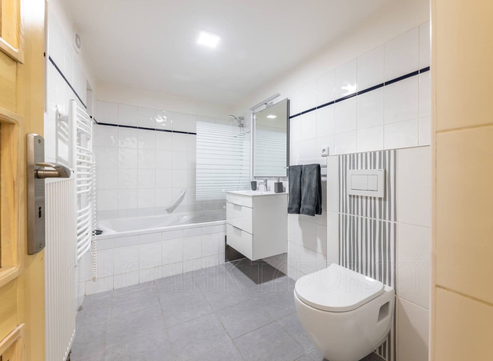 Pronájem bytu  75 m², Karlova, Praha, Praha
