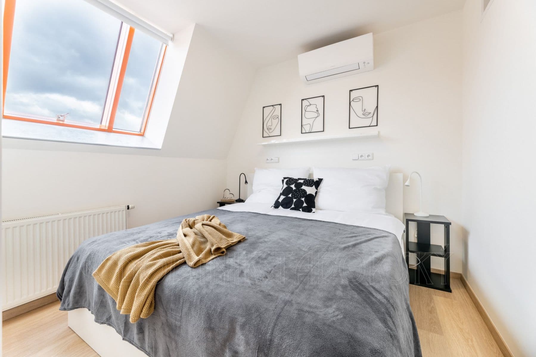 Pronájem bytu  75 m², Karlova, Praha, Praha