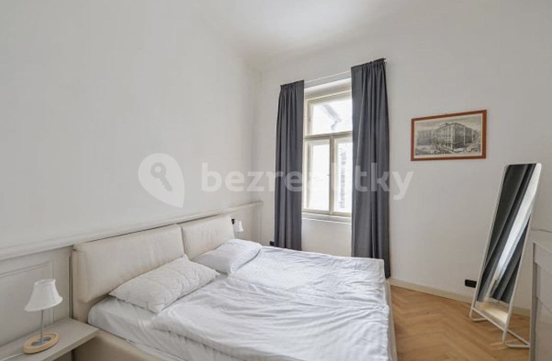 Pronájem bytu  76 m², Týnská ulička, Praha, Praha