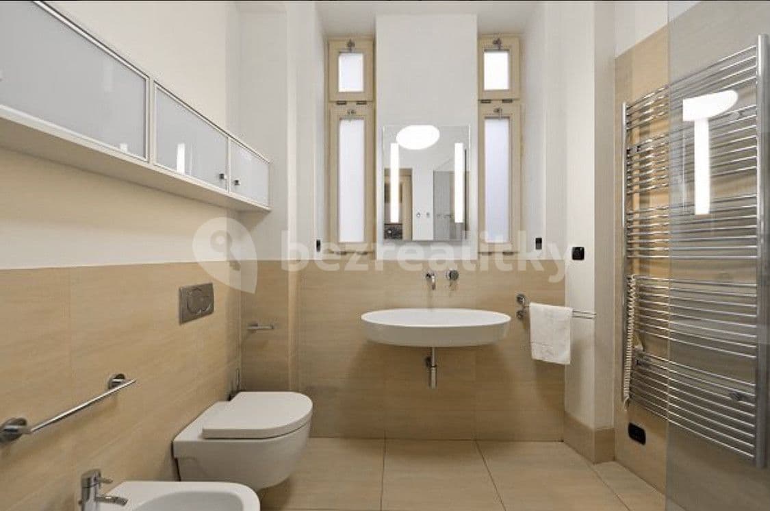 Pronájem bytu  76 m², Týnská ulička, Praha, Praha