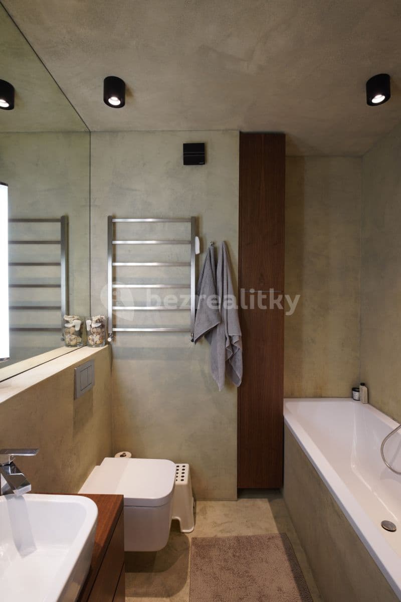 Pronájem bytu  110 m², Kováříkova, Praha, Praha