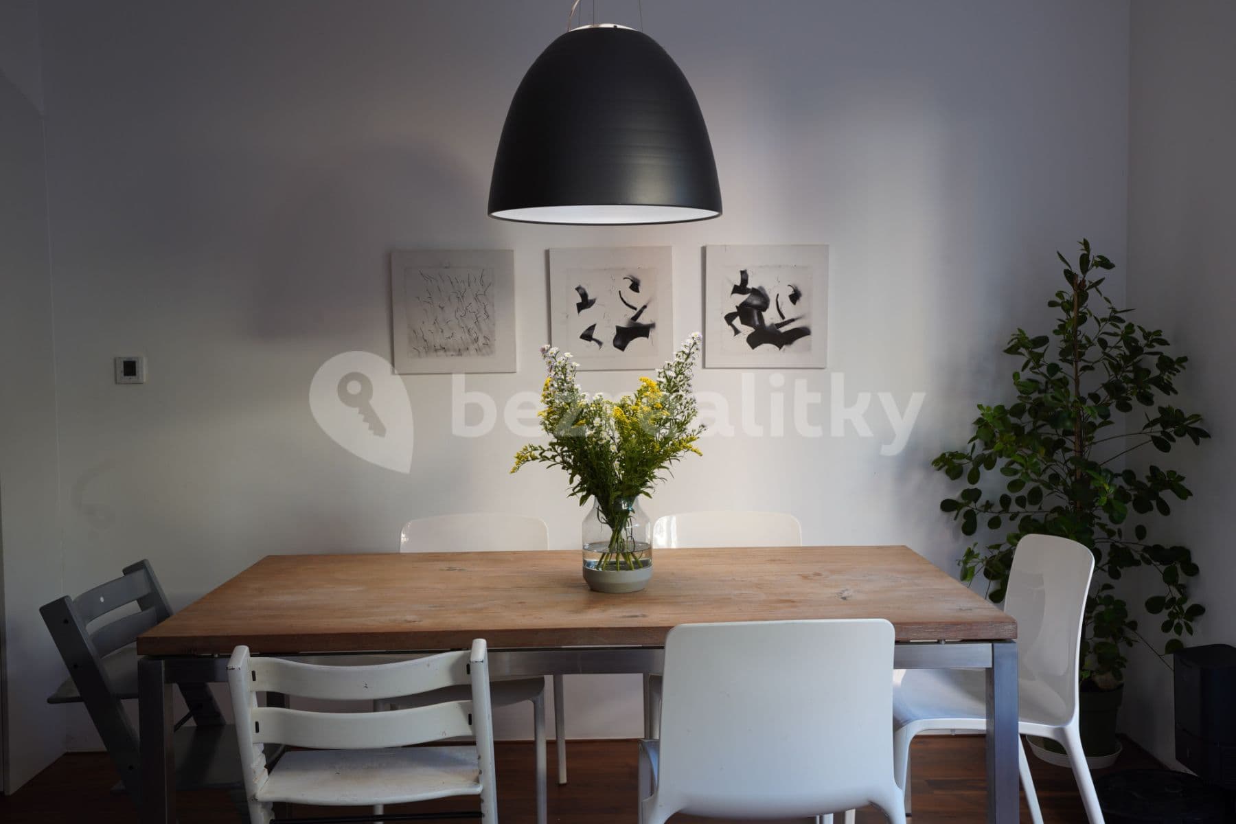 Pronájem bytu  110 m², Kováříkova, Praha, Praha