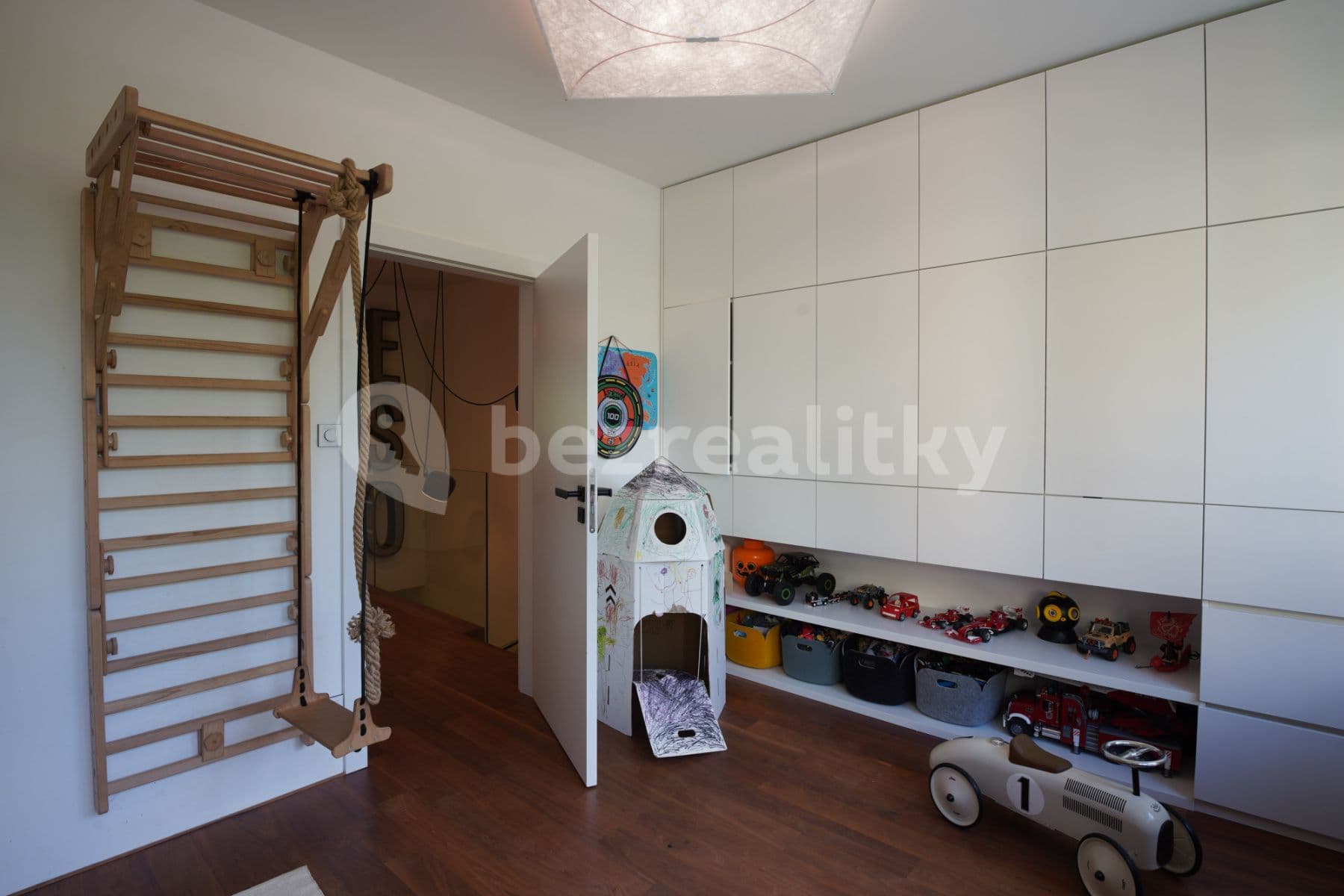 Pronájem bytu  110 m², Kováříkova, Praha, Praha