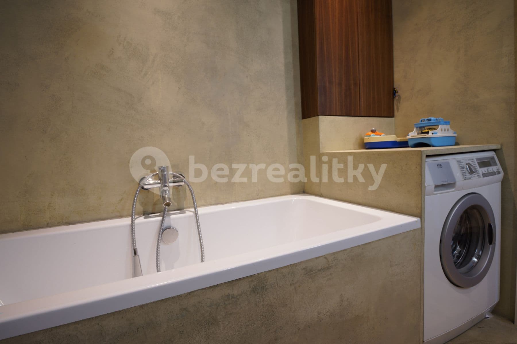 Pronájem bytu  110 m², Kováříkova, Praha, Praha