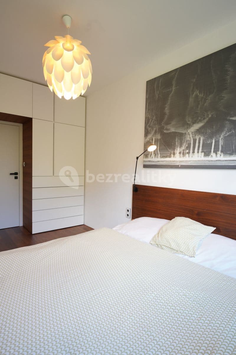 Pronájem bytu  110 m², Kováříkova, Praha, Praha