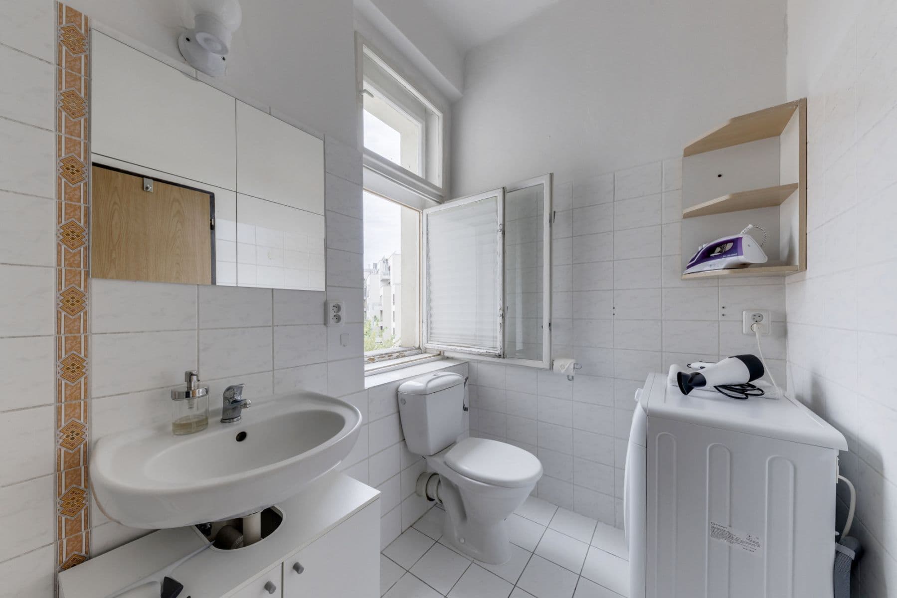 Pronájem bytu  35 m², Roháčova, Praha, Praha