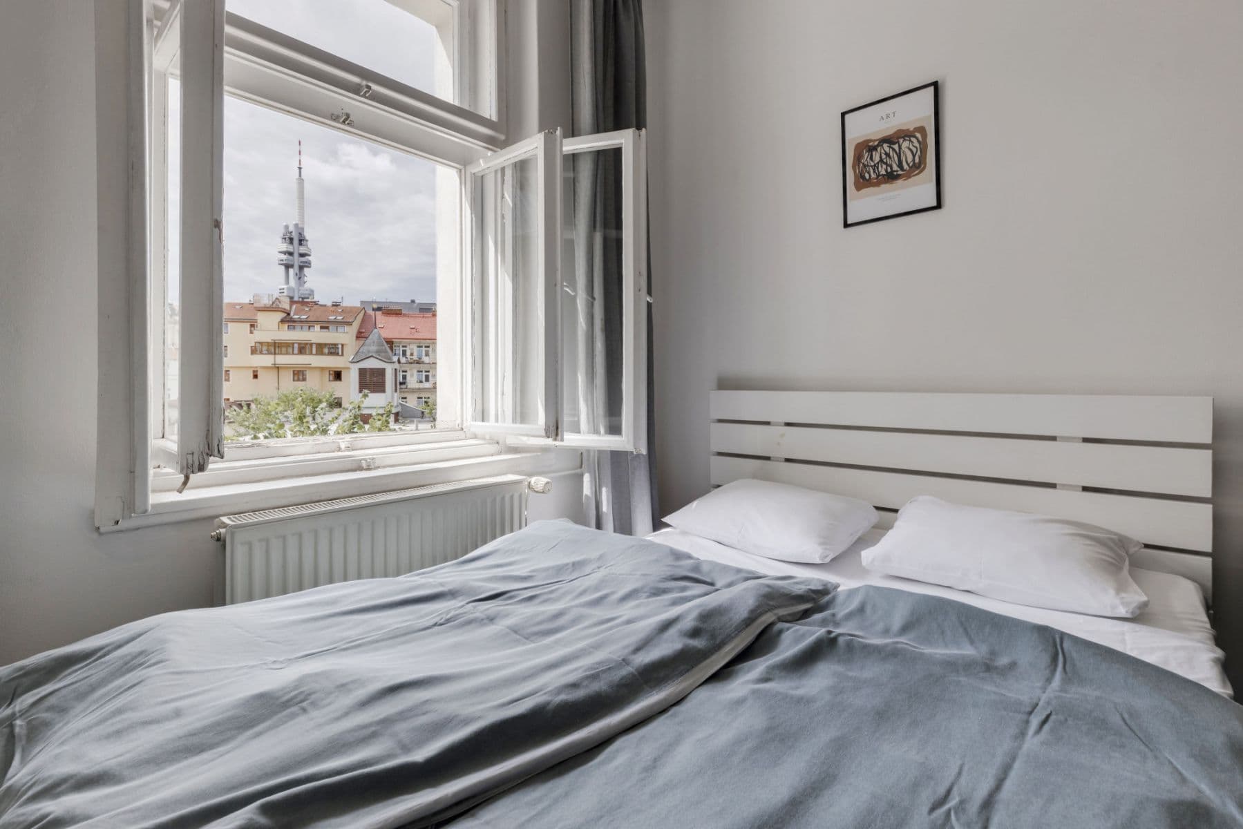 Pronájem bytu  35 m², Roháčova, Praha, Praha