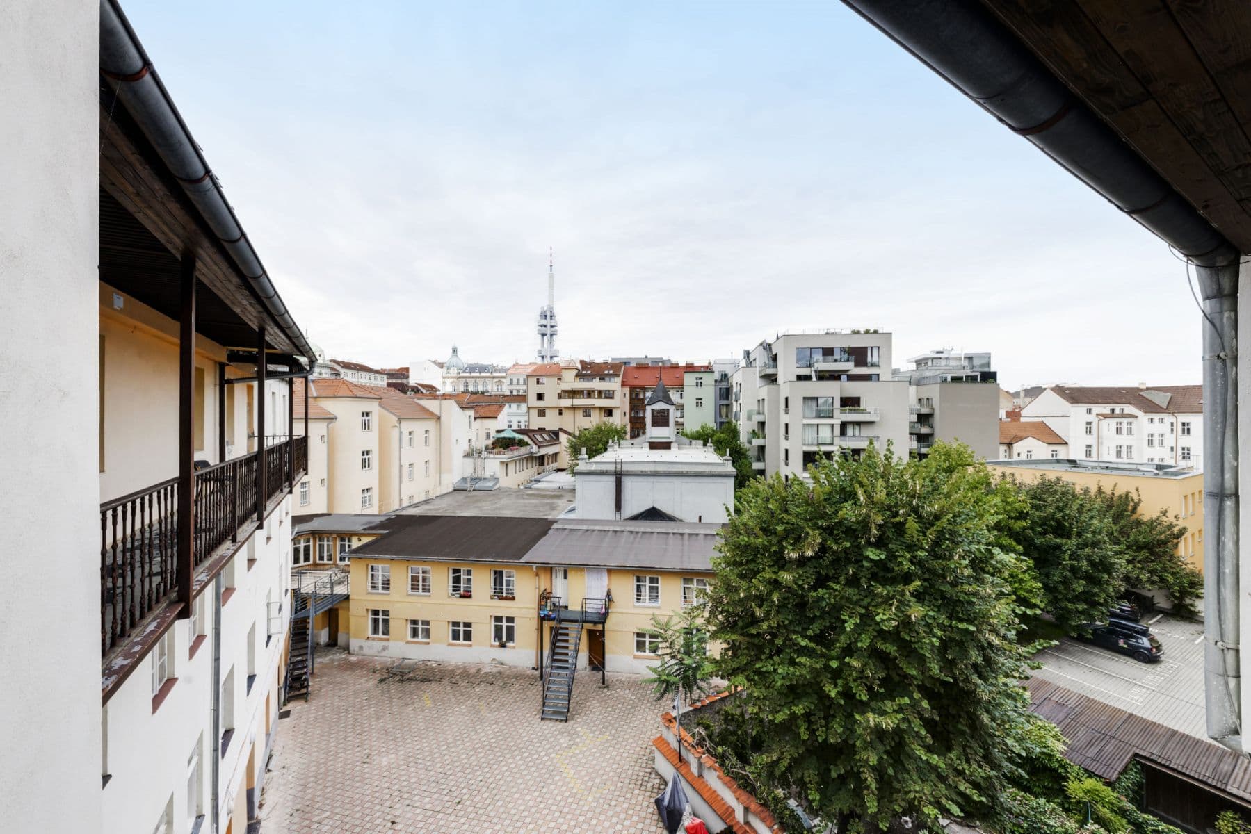 Pronájem bytu  35 m², Roháčova, Praha, Praha