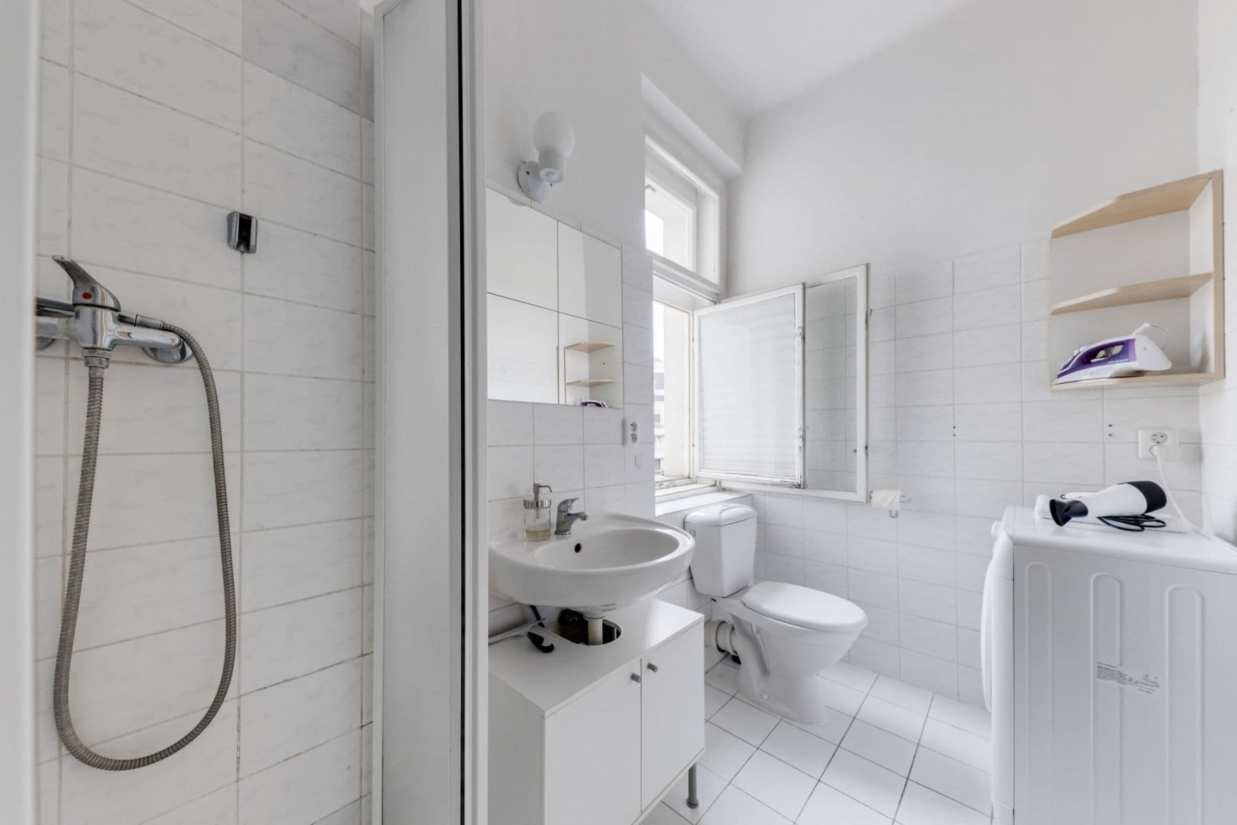 Pronájem bytu  35 m², Roháčova, Praha, Praha