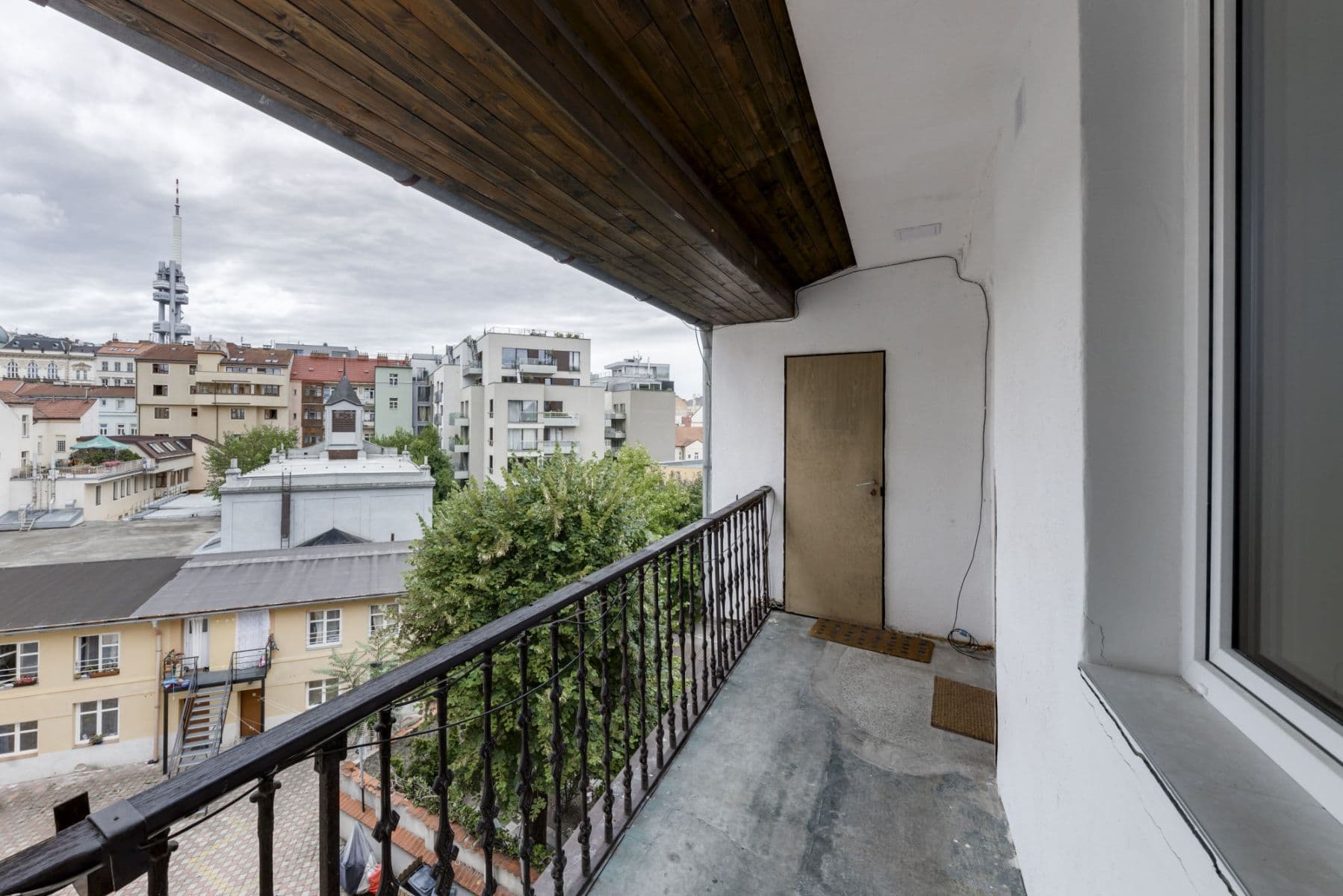 Pronájem bytu  35 m², Roháčova, Praha, Praha