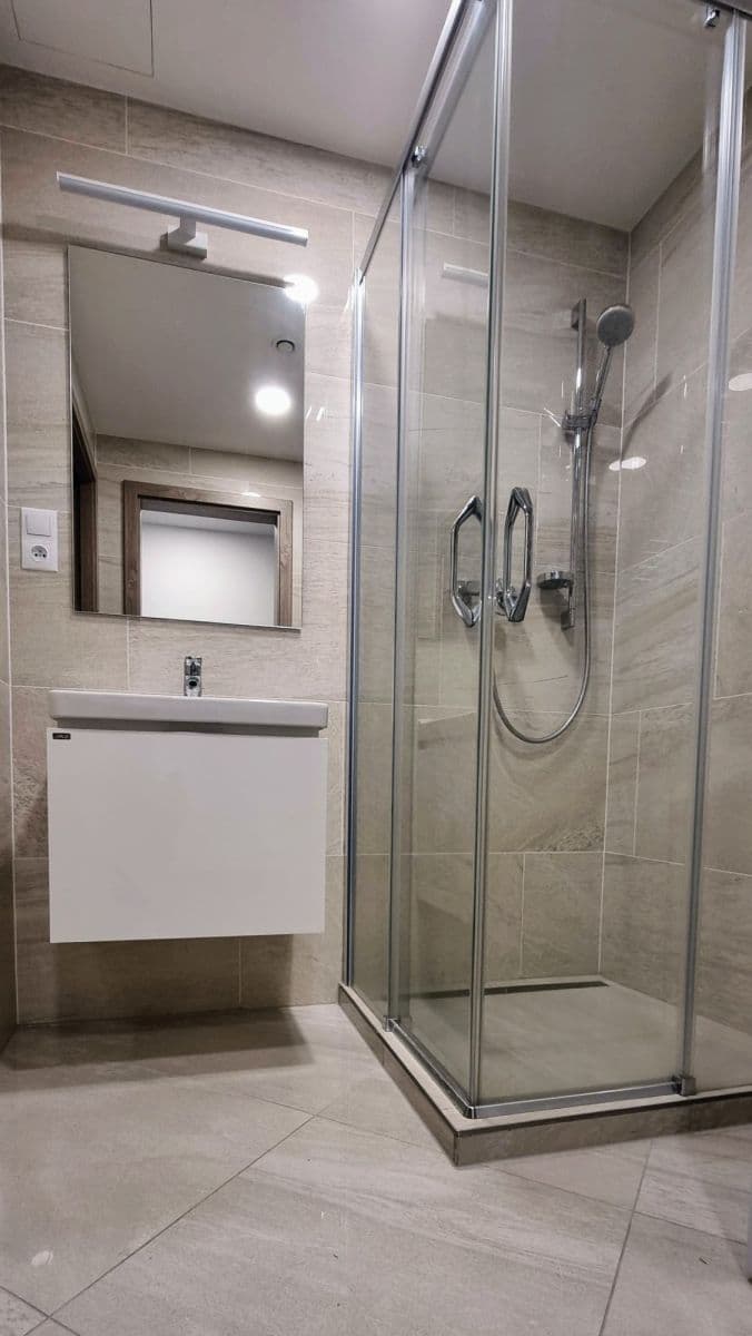 Pronájem bytu  63 m², Sokolovská, Praha, Praha