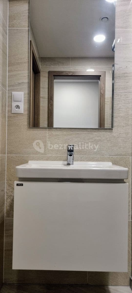 Pronájem bytu  63 m², Sokolovská, Praha, Praha