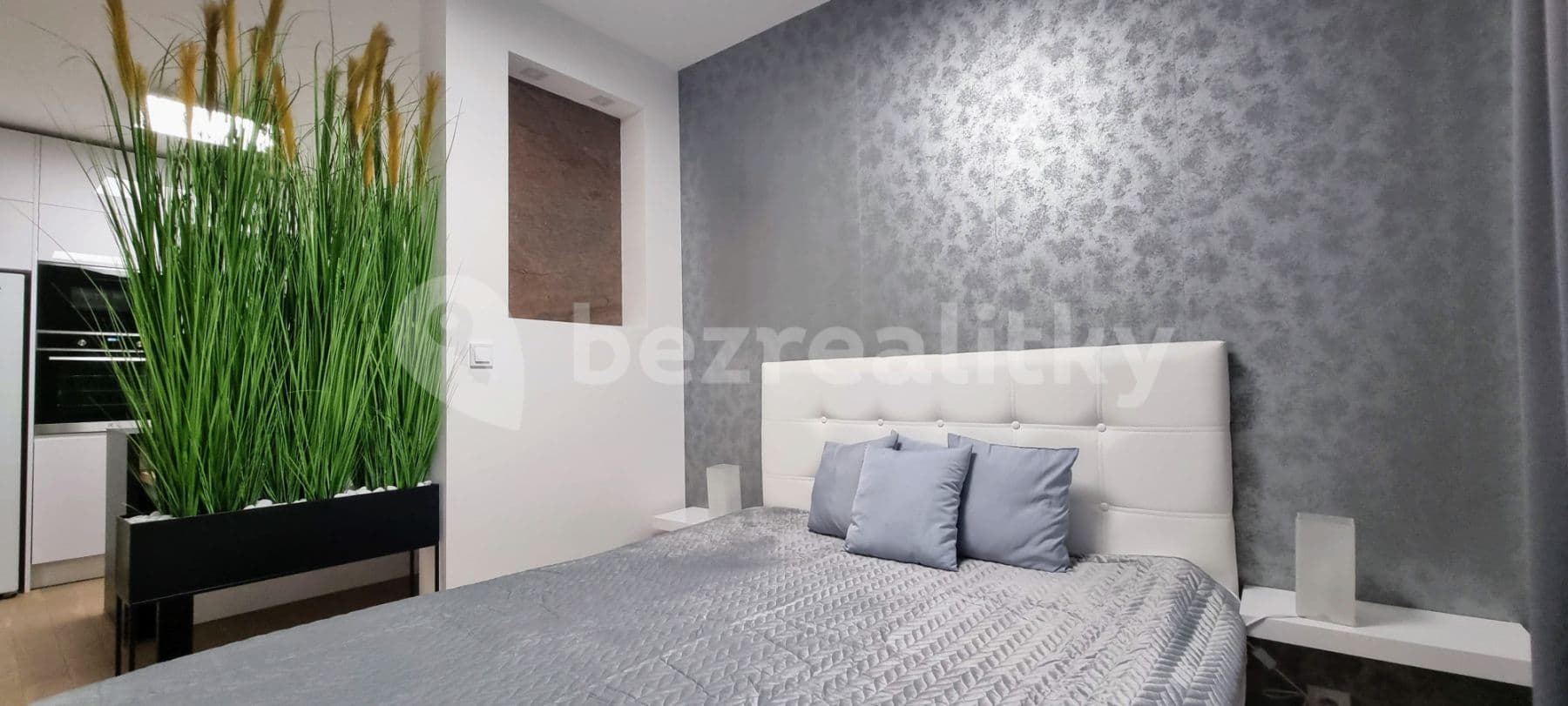 Pronájem bytu  63 m², Sokolovská, Praha, Praha