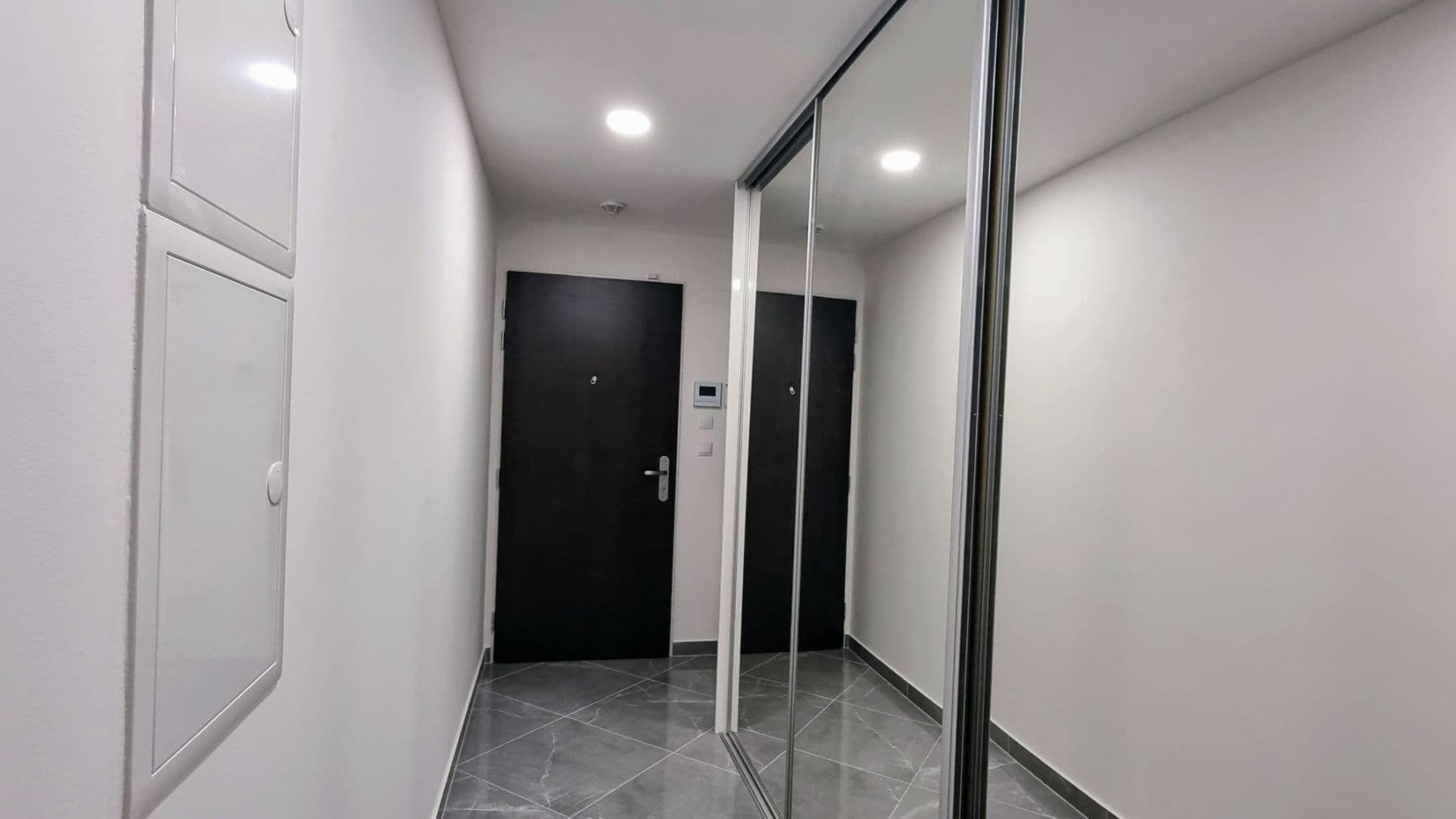 Pronájem bytu  63 m², Sokolovská, Praha, Praha