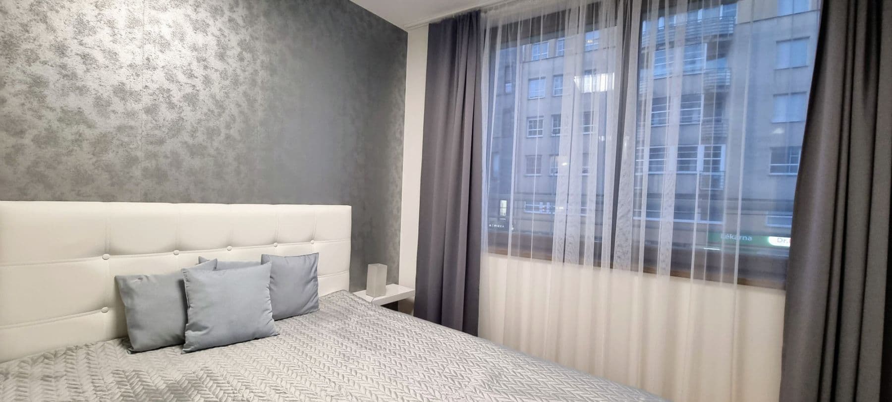 Pronájem bytu  63 m², Sokolovská, Praha, Praha