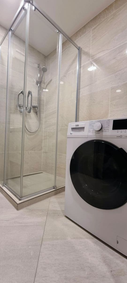 Pronájem bytu  63 m², Sokolovská, Praha, Praha