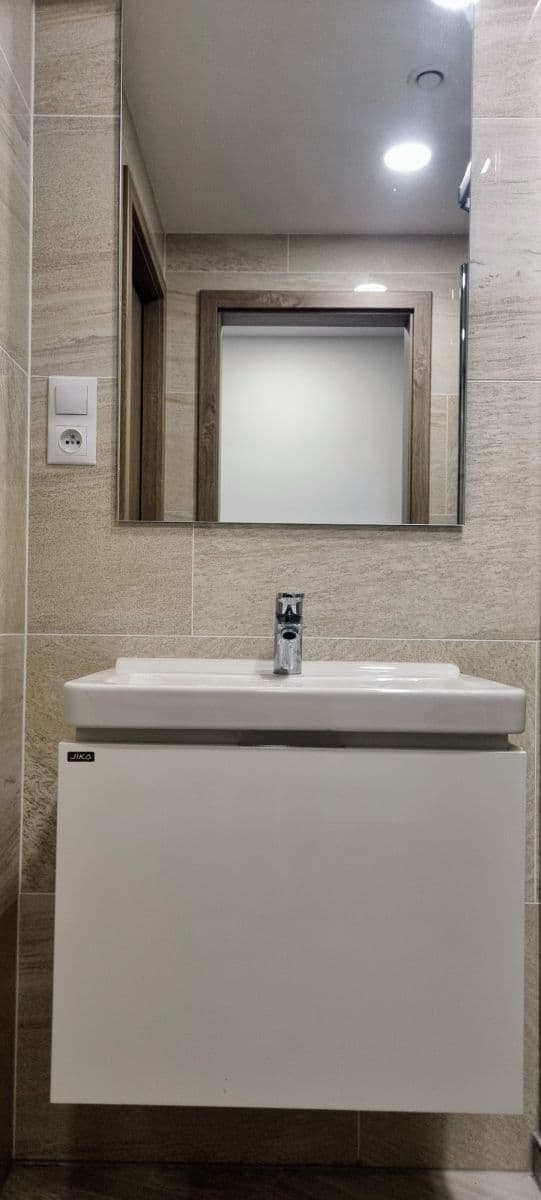 Pronájem bytu  63 m², Sokolovská, Praha, Praha