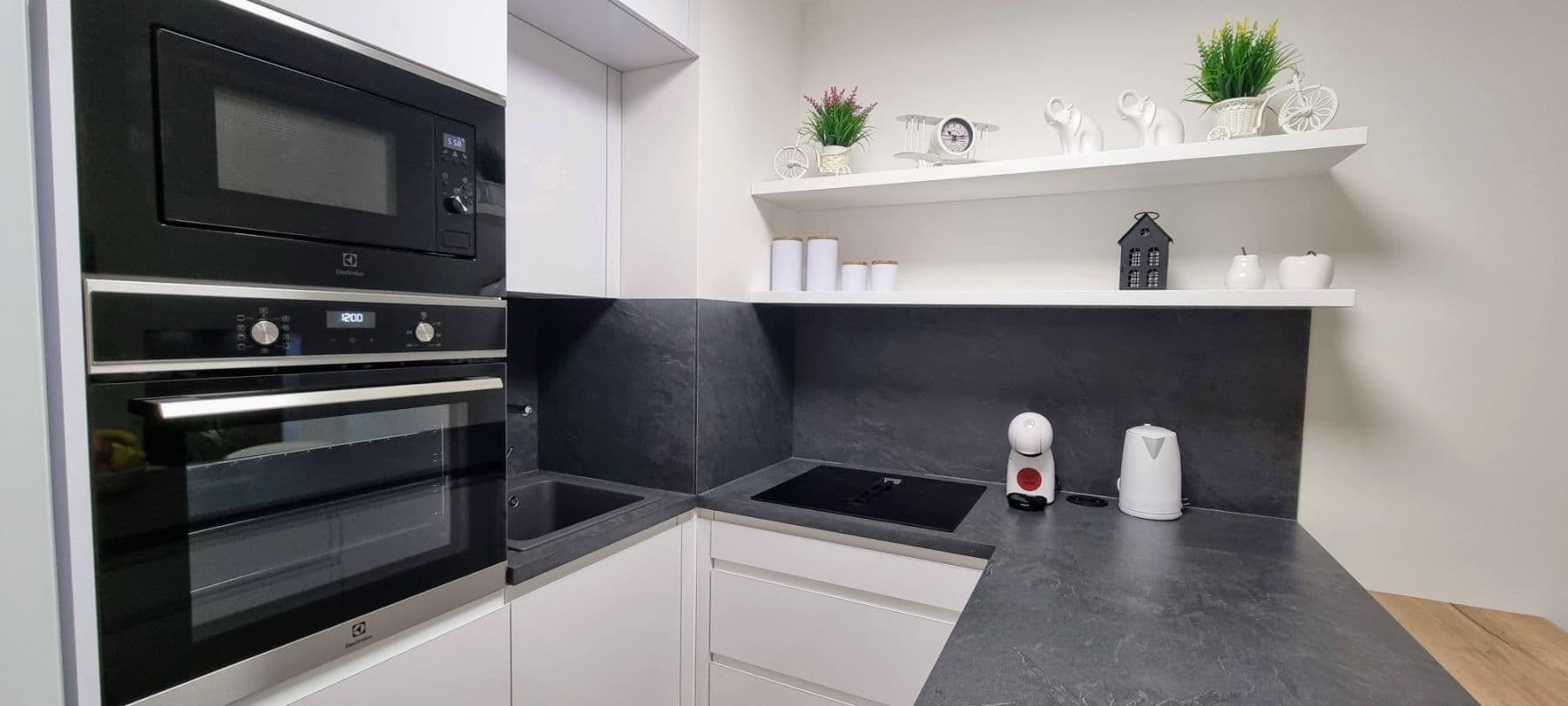 Pronájem bytu  63 m², Sokolovská, Praha, Praha