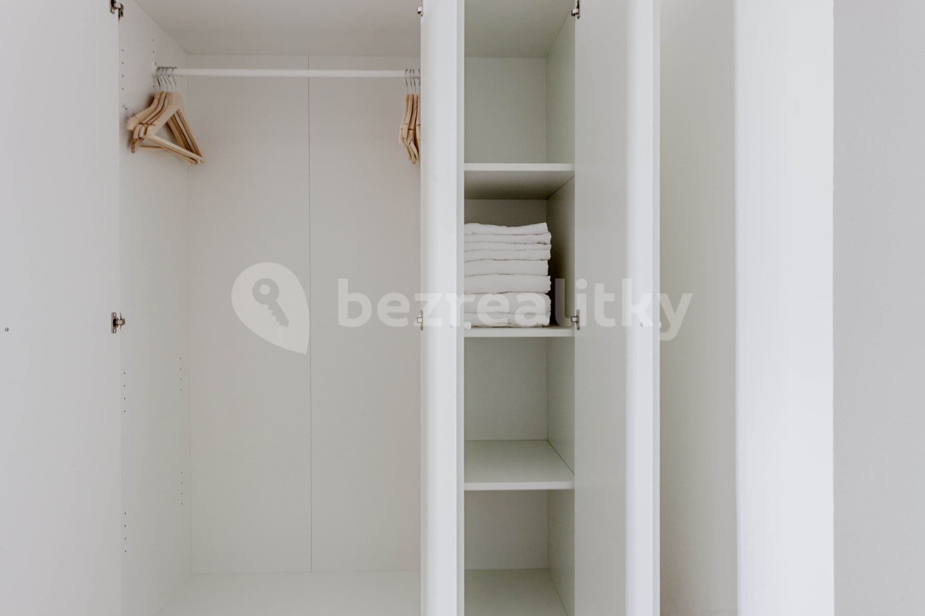 Pronájem bytu  58 m², Rostovská, Praha, Praha