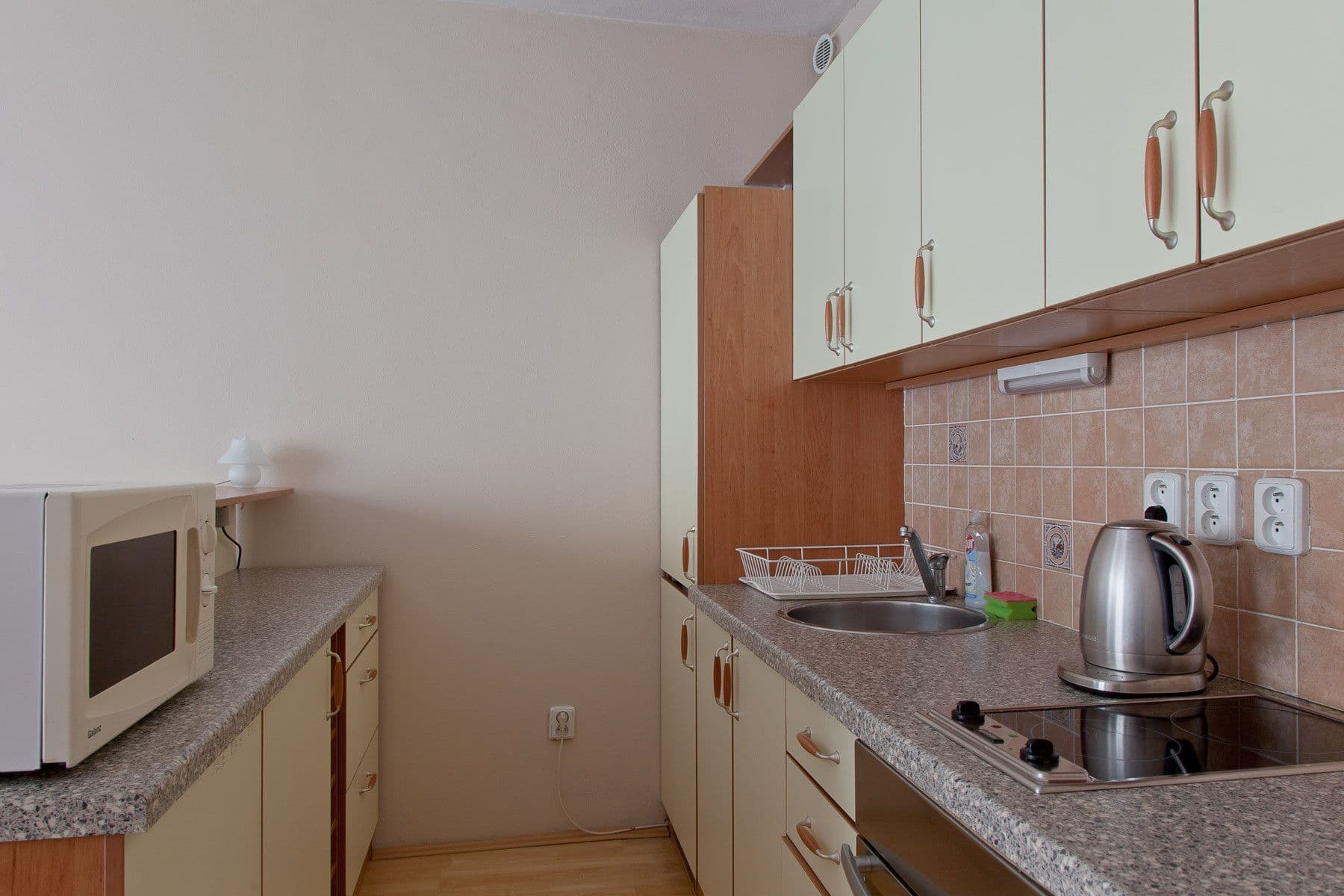 Pronájem bytu  35 m², Počernická D, Praha, Praha