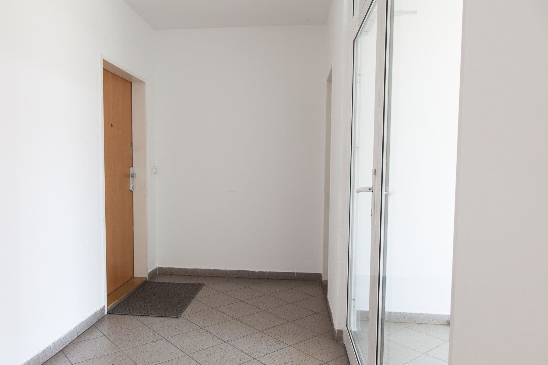 Pronájem bytu  35 m², Počernická D, Praha, Praha