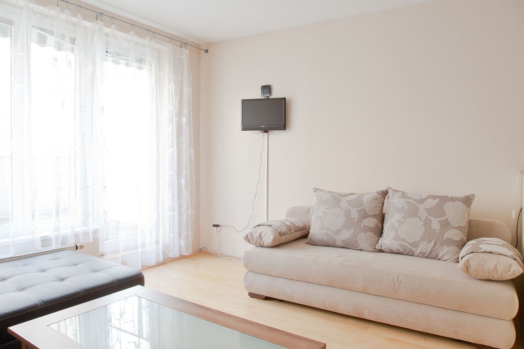 Pronájem bytu  35 m², Počernická D, Praha, Praha
