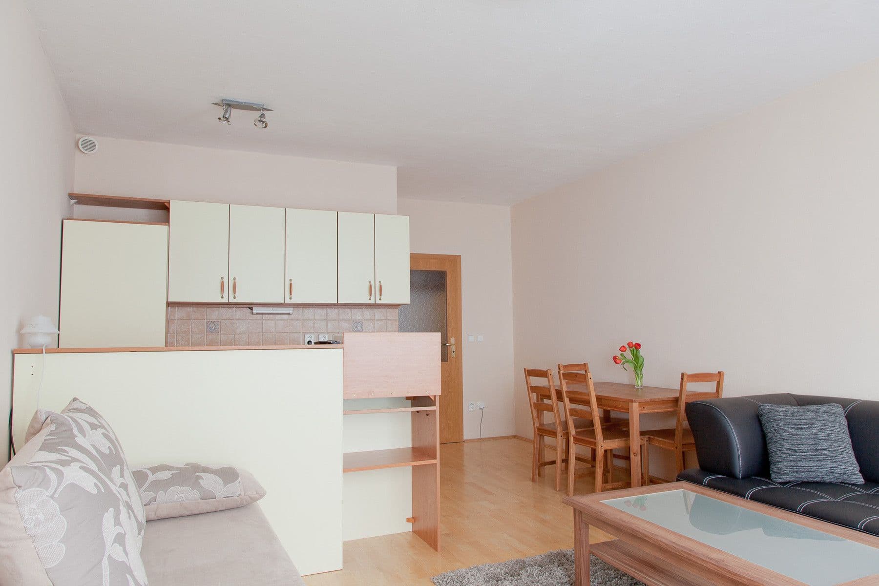 Pronájem bytu  35 m², Počernická D, Praha, Praha
