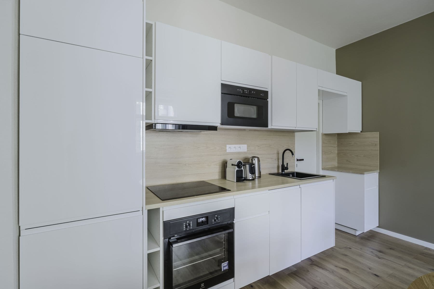 Pronájem bytu  47 m², Pisecka, Praha, Praha