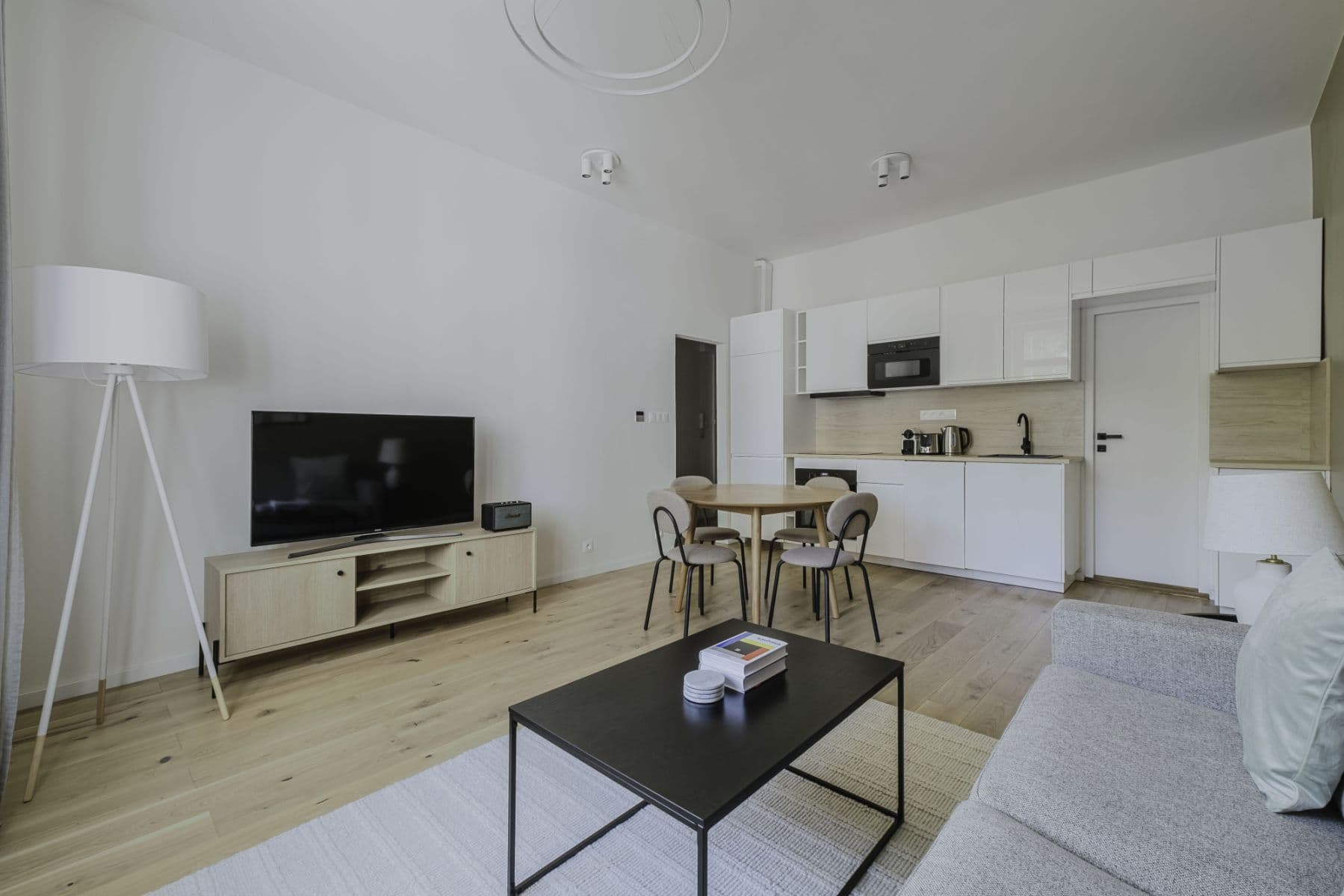Pronájem bytu  47 m², Pisecka, Praha, Praha
