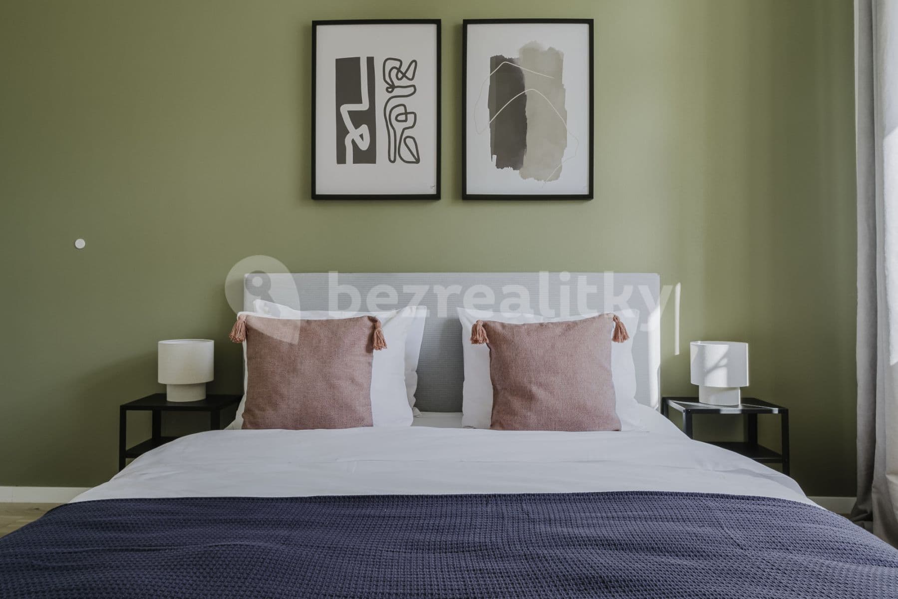 Pronájem bytu  47 m², Pisecka, Praha, Praha