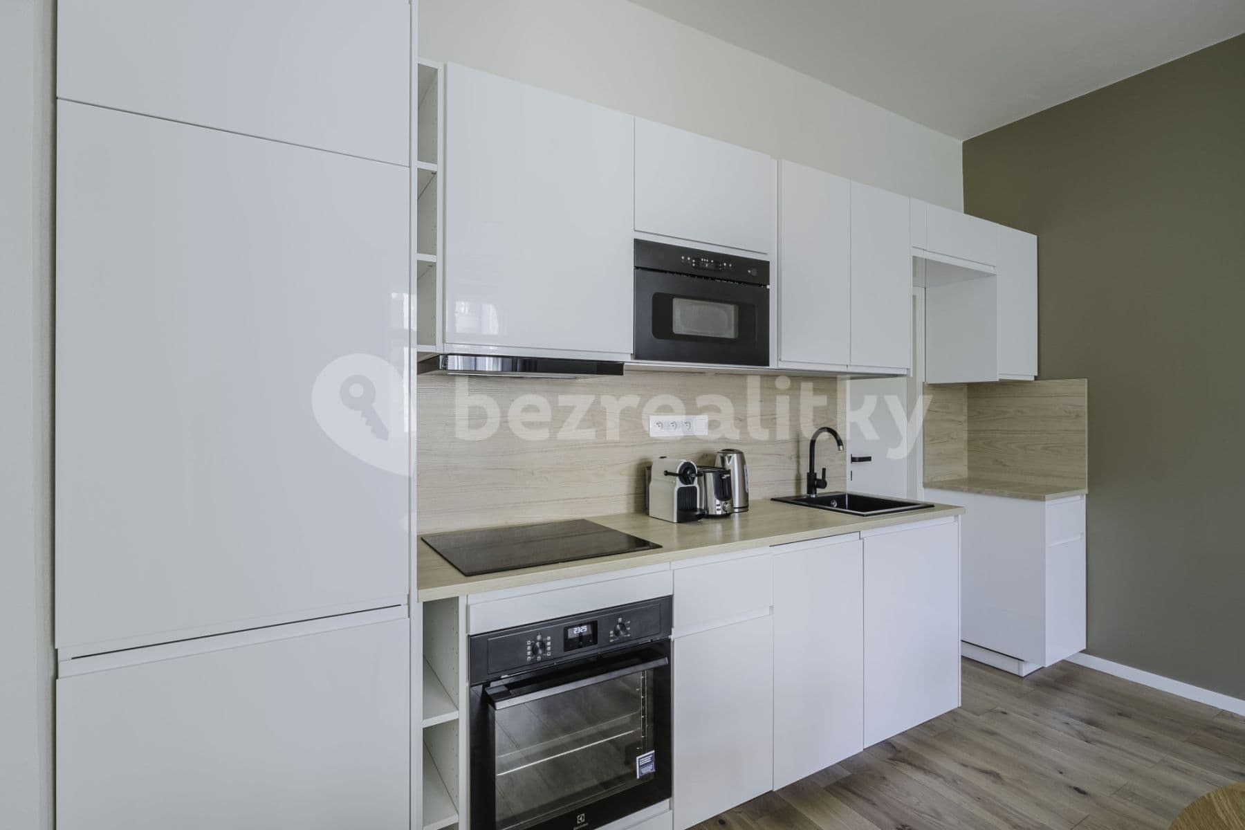 Pronájem bytu  47 m², Pisecka, Praha, Praha